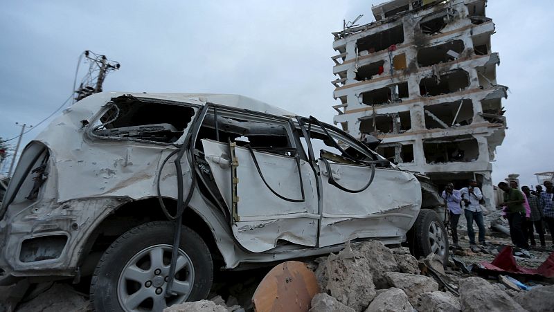 Al menos 13 muertos en un ataque de Al Shabab a un hotel y edificios de la ONU en Somalia