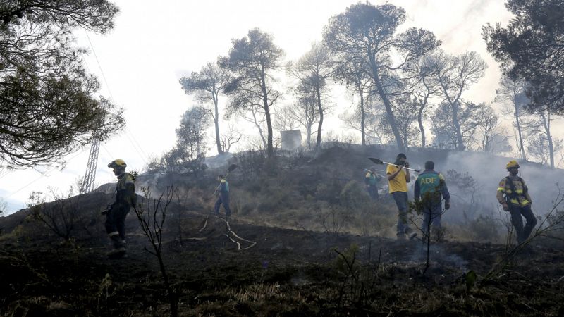 El incendio de Òdena, en Barcelona, afecta ya a 1.000 hectáreas y sigue activo