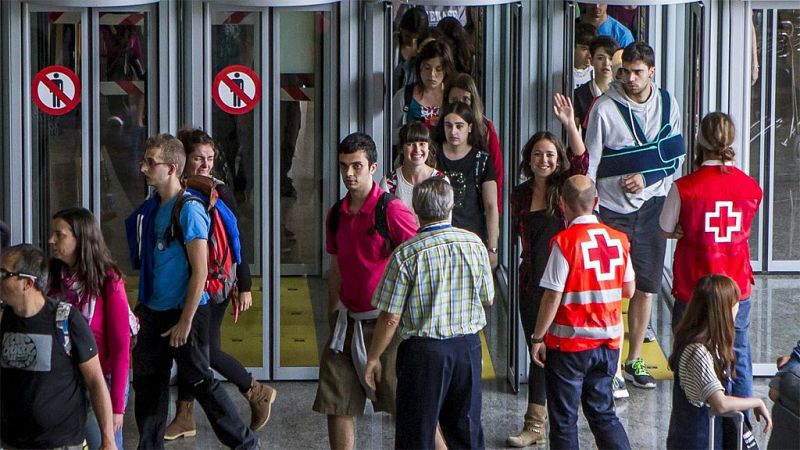 Cuarenta de los pasajeros del autobús accidentado en Lille regresan a España