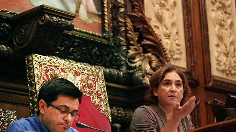 El Gobierno requiere a Colau para que coloque el busto de Felipe VI en el salón de plenos de Barcelona