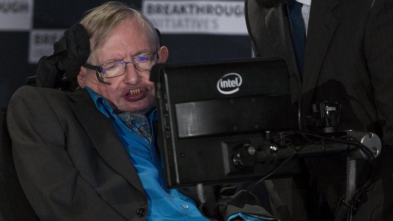 El desarrollo de armas de inteligencia artificial inquieta a Stephen Hawking y a cientos de expertos