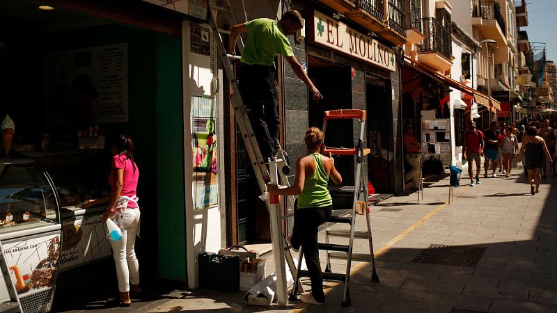 El coste laboral por trabajador baja un 0,6% en 2014 y el salario bruto desciende un 0,2% interanual
