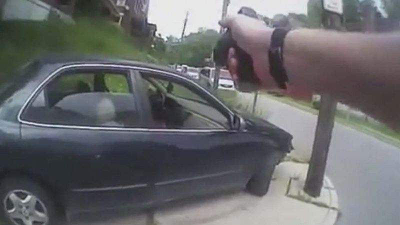 Otro policía blanco acusado de matar a un negro desarmado en EE.UU.
