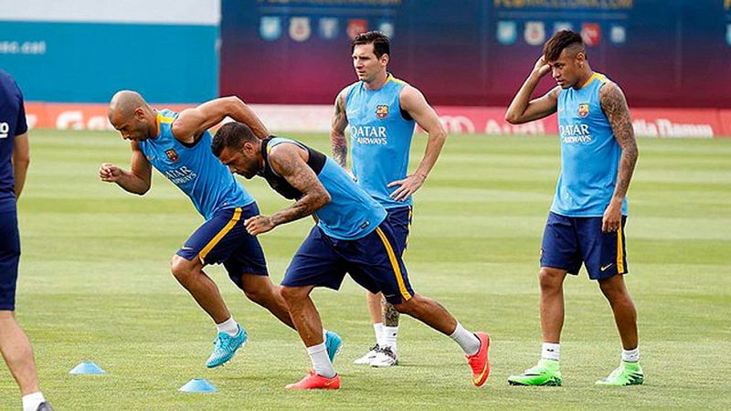 Messi, Mascherano, Neymar y Alves realizan la primera sesión de la temporada