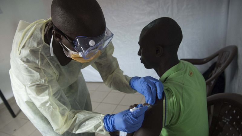 Una vacuna demuestra una alta efectividad contra el ébola en Guinea