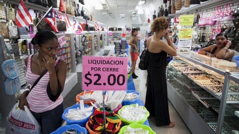 Incertidumbre por el futuro de Puerto Rico tras el primer impago de una deuda "insostenible" de 72.000 millones de dólares
