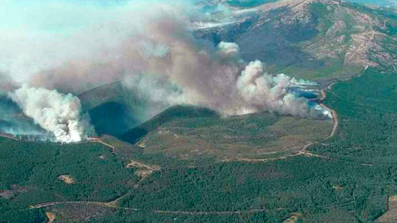 Un incendio en la Sierra de Gata calcina 5.000 hectáreas y obliga a evacuar a 1.400 personas en Cáceres