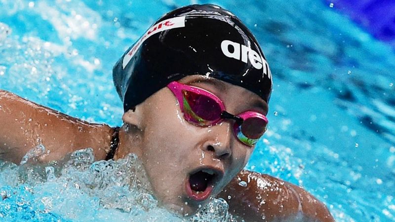 La niña de 10 años Alzain Tareq asombra a la natación mundial