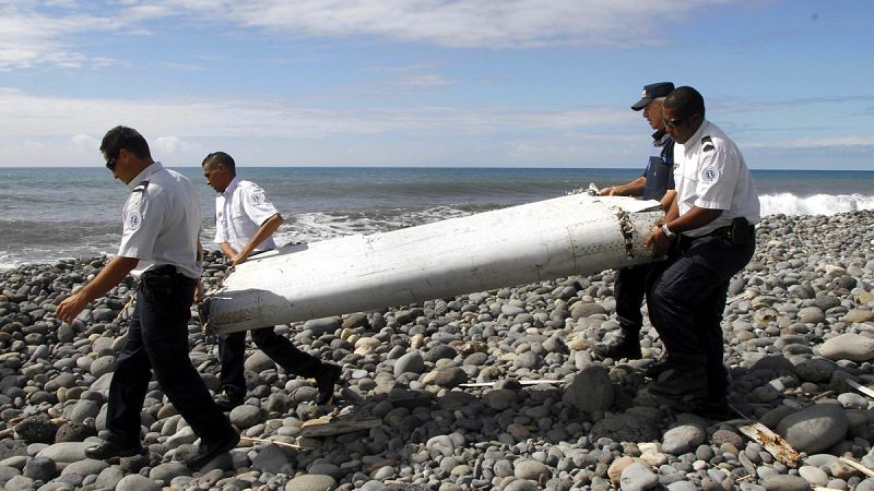 Francia amplía el despliegue de medios para la búsqueda del avión desaparecido en Malasia