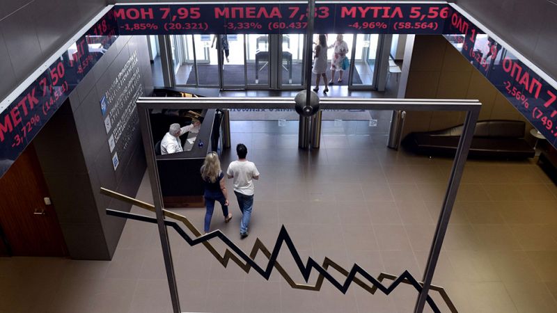 La Bolsa de Atenas cierra la primera semana tras su reapertura con una caída acumulada del 15,12%