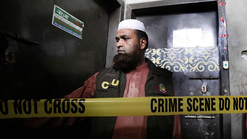 Un bloguero crítico con el extremismo religioso es asesinado en Bangladesh a manos de un grupo yihadista