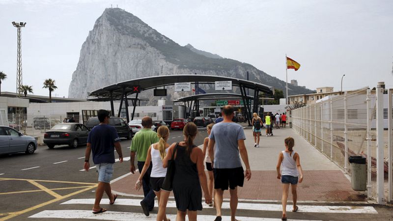Reino Unido acusa a España de violar la soberanía británica en Gibraltar y Exteriores lo niega