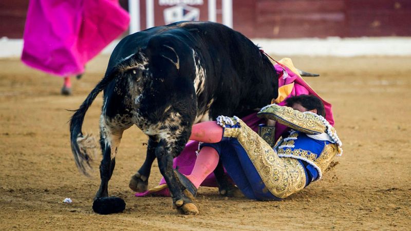 Francisco Rivera Ordez sufre una cornada "muy grave" en Huesca con daos en el vientre