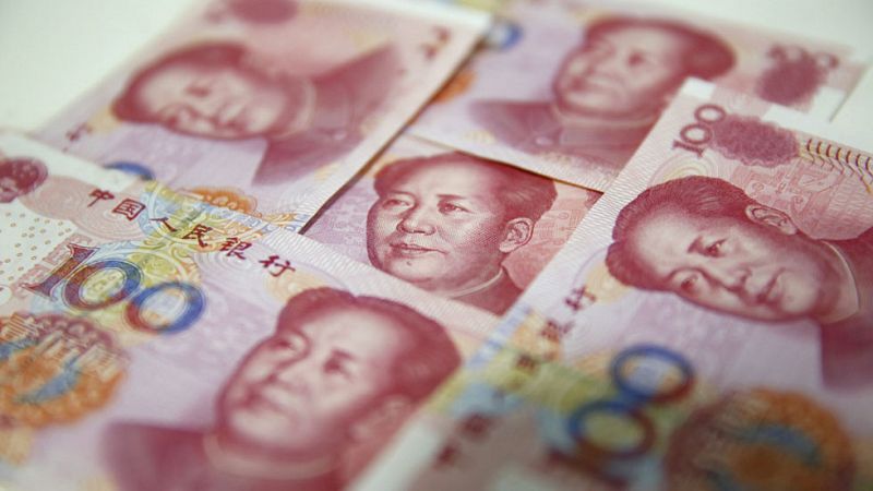 El banco central chino ha rebajado este miércoles el cambio de referencia del yuan otro 1,62%
