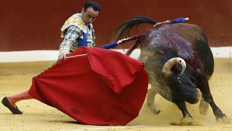 Los toros regresan a San Sebastián dos años después entre polémica y con presencia del rey Juan Carlos