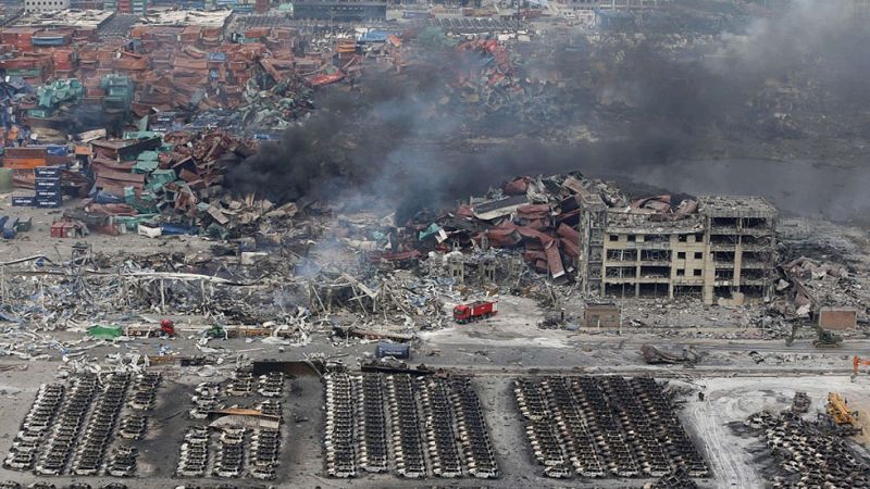 Los equipos de rescate siguen buscando a los desaparecidos en la explosión de Tianjin