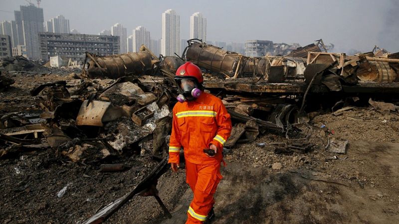 Más de 100 muertos en Tianjin mientras siguen las explosiones y el gobierno chino evacúa la zona