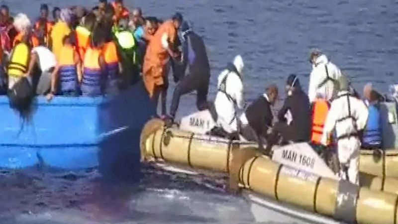 49 inmigrantes mueren asfixiados en un barco frente a la costa libia mientras intentaban llegar a Italia
