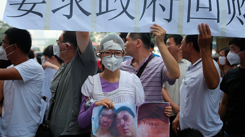 Crecen las críticas por la gestión del accidente de Tianjin y la preocupación por el cianuro liberado