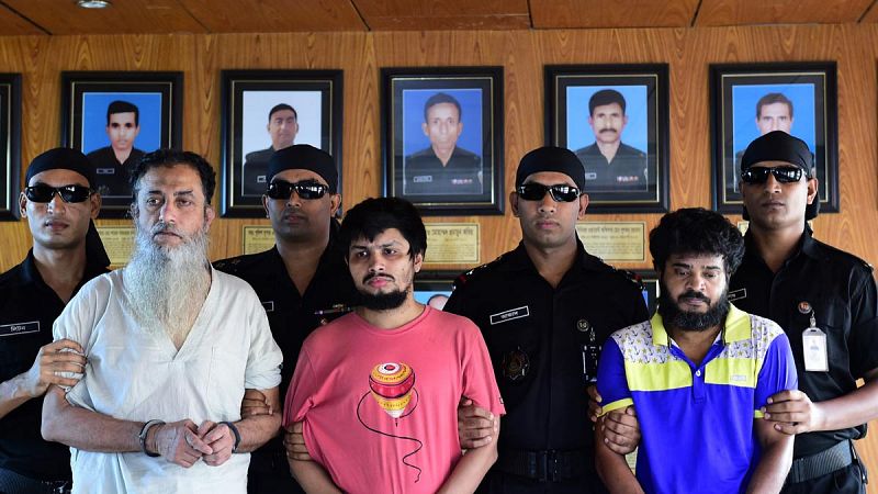 Tres militantes islamistas arrestados como sospechosos de la muerte de dos blogueros en Bangladesh