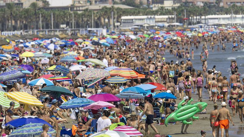 España encadena un nuevo récord al recibir 37,9 millones de turistas extranjeros hasta julio, un 4,7% más