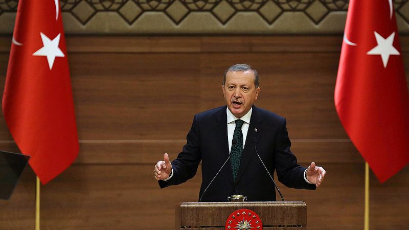 Erdogan anuncia elecciones anticipadas en Turquía el 1 de noviembre