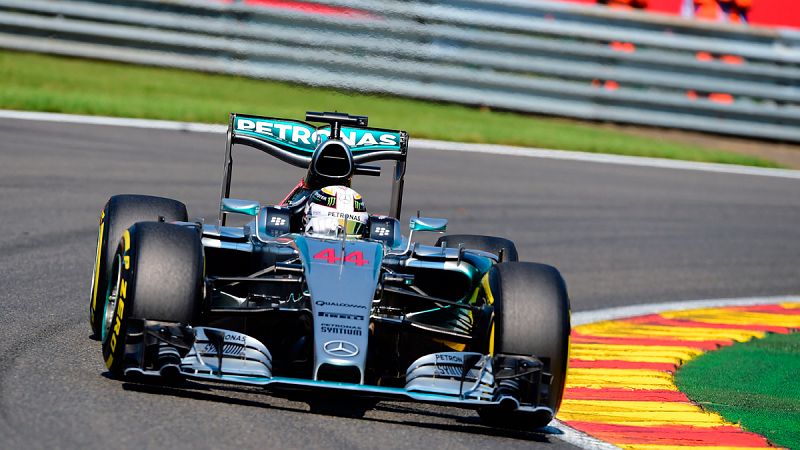 Hamilton logra la 'pole' en Bélgica y Carlos Sainz saldrá décimo