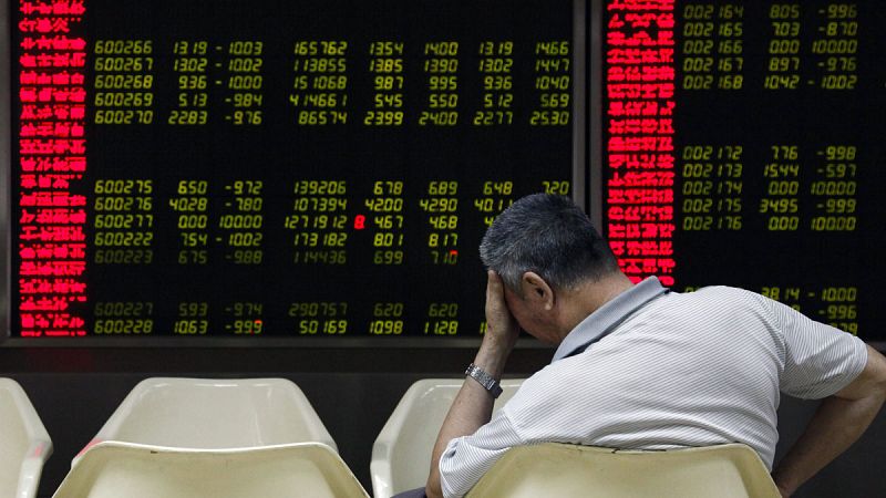 Las Bolsas chinas viven su peor jornada desde 2007, arrastradas por las dudas sobre la economía del país