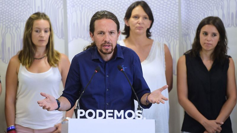 Iglesias ve "absolutamente improbable" un pacto de Podemos con el PSOE al que ve "más cerca del PP"