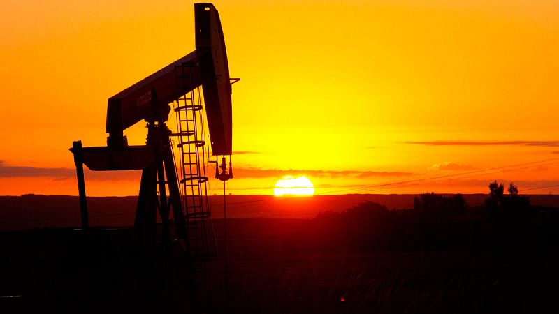 El precio del petróleo cae a niveles de 2009