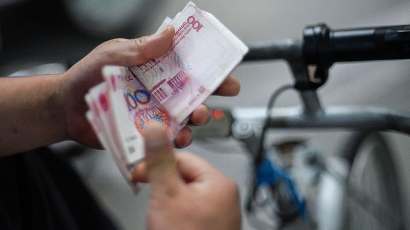 China recorta tipos y reduce los requerimientos de reserva de la banca en respuesta a las caídas bursátiles