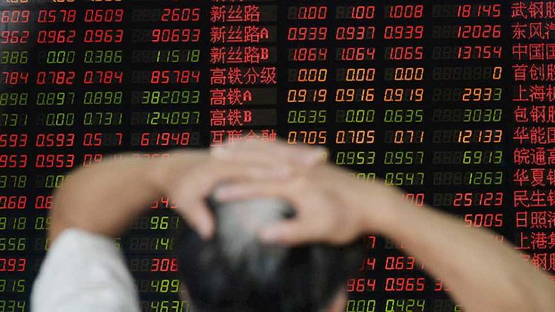 Las Bolsas chinas cierran con pérdidas una jornada muy volátil, marcada por las últimas medidas del banco central