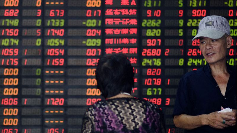 Las Bolsas chinas cierran la semana con ganancias, pero sólo recuperan la mitad de lo perdido