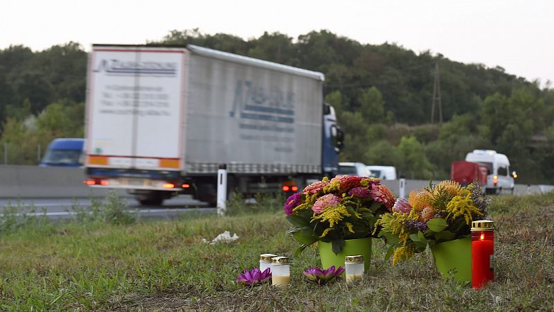 Tres niños en estado crítico rescatados en otro camión con inmigrantes en Austria