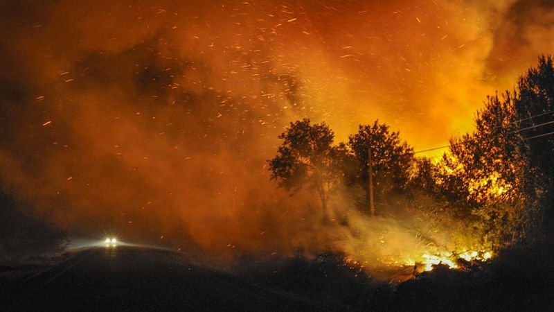 Sigue activo el incendio de Cualedro, en Orense, que ya ha quemado más de 3.000 hectáreas