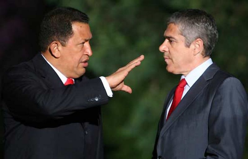 Hugo Chávez niega en Portugal que vaya a instalarse una base rusa en Venezuela