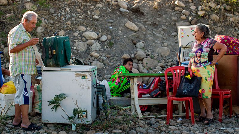 Santos decretará el estado de emergencia económica en la frontera con Venezuela