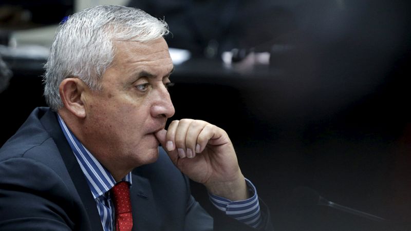Dimite el presidente de Guatemala, Otto Pérez Molina, después de que la Fiscalía ordenara su detención
