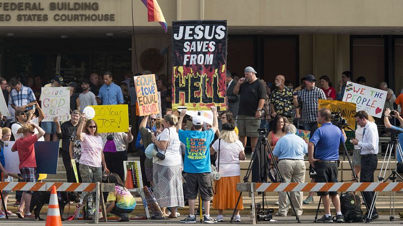 Prisión para una funcionaria de EE.UU. que rechaza registrar matrimonios homosexuales
