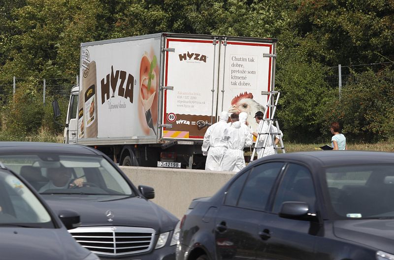Los 71 refugiados de la camioneta de Austria murieron "en poco tiempo"