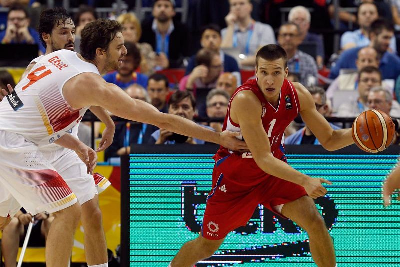 El descaro serbio amarga el debut de España en el Eurobasket