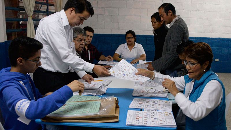 El comediante Jimmy Morales, probable ganador de la primera vuelta de las elecciones en Guatemala