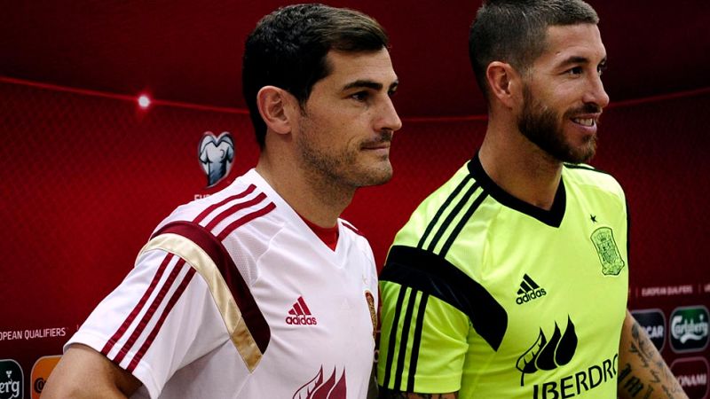 Los capitanes de España respaldan a Piqué