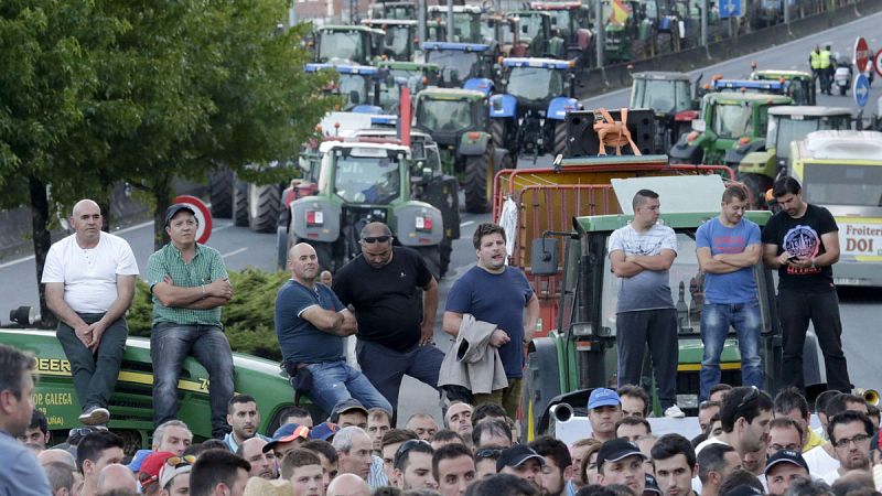 Bruselas ayudará con 500 millones a los ganaderos, pero no subirá los precios de intervención de la leche