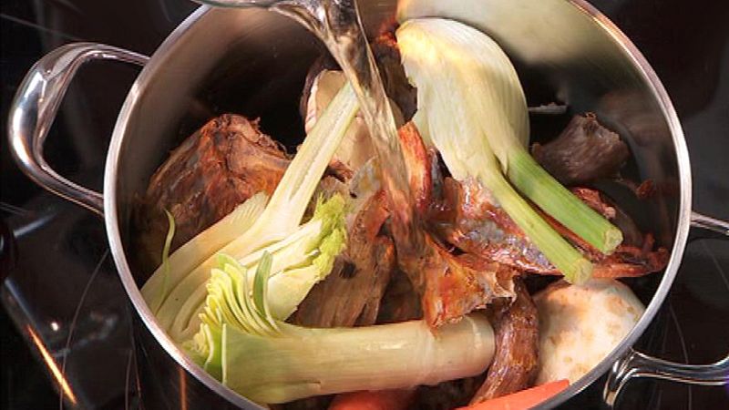 D�a Mundial del Caldo de Pollo: Receta casera de caldo de ave