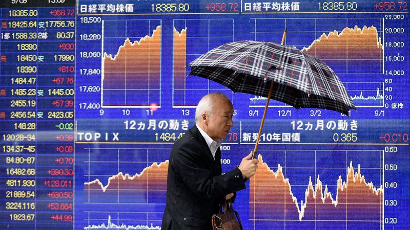 El índice Nikkei de la Bolsa de Tokio se dispara un 7,71%, su mayor avance desde octubre de 2008