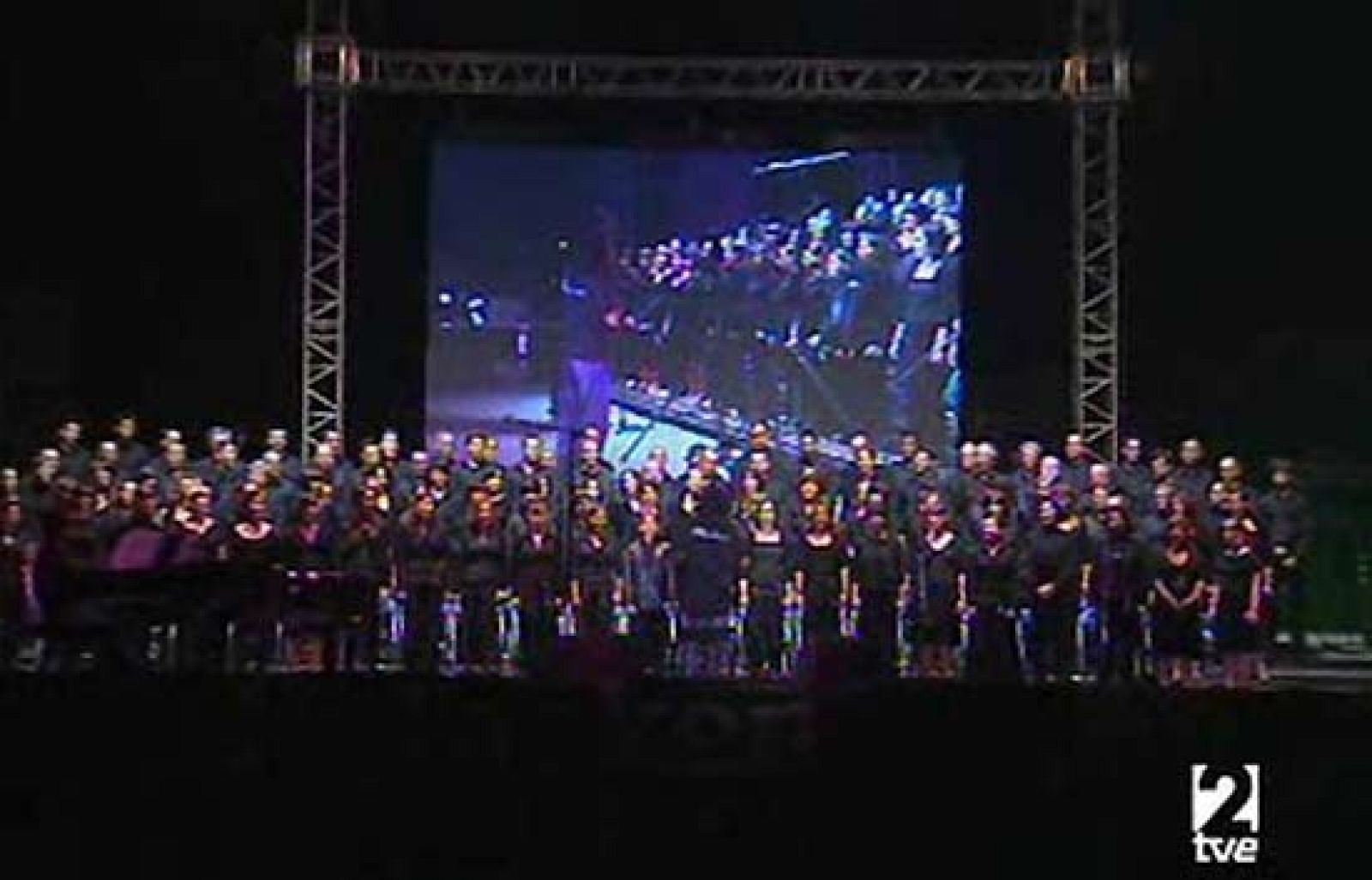 McFerrin y el Orfeón donostiarra improvisan juntos | Ver