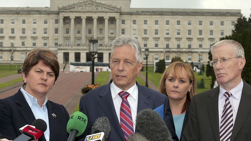 El unionista Robinson dimite como primer ministro y se abre una crisis política en Irlanda del Norte