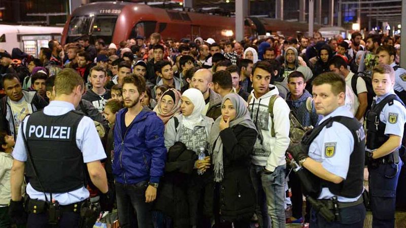 La llegada masiva de refugiados colapsa Alemania, que prevé 40.000 peticiones de asilo este fin de semana
