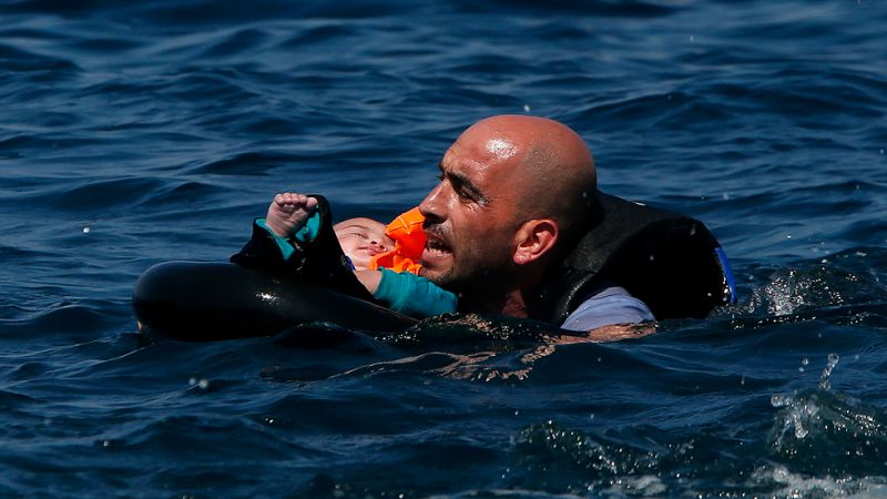 Al menos 34 refugiados sirios muertos, 15 de ellos menores, en otro naufragio frente a la isla griega de Lesbos